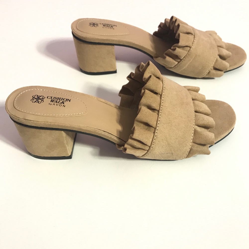 Cushion tan block heel
